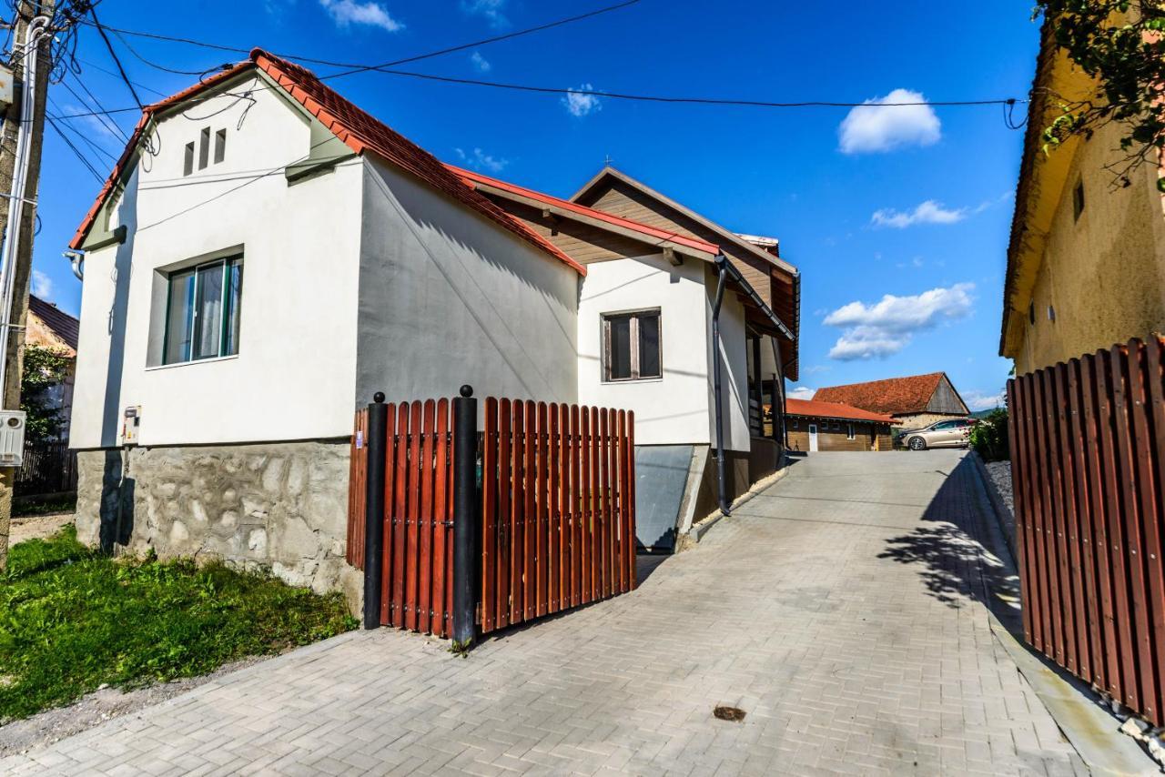 Lina Agropanzio Hotel Tomesti  Bagian luar foto