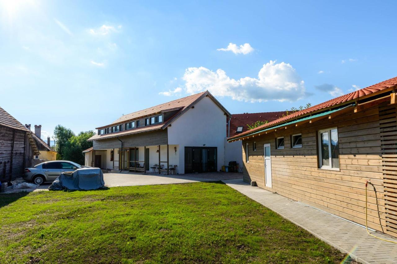 Lina Agropanzio Hotel Tomesti  Bagian luar foto